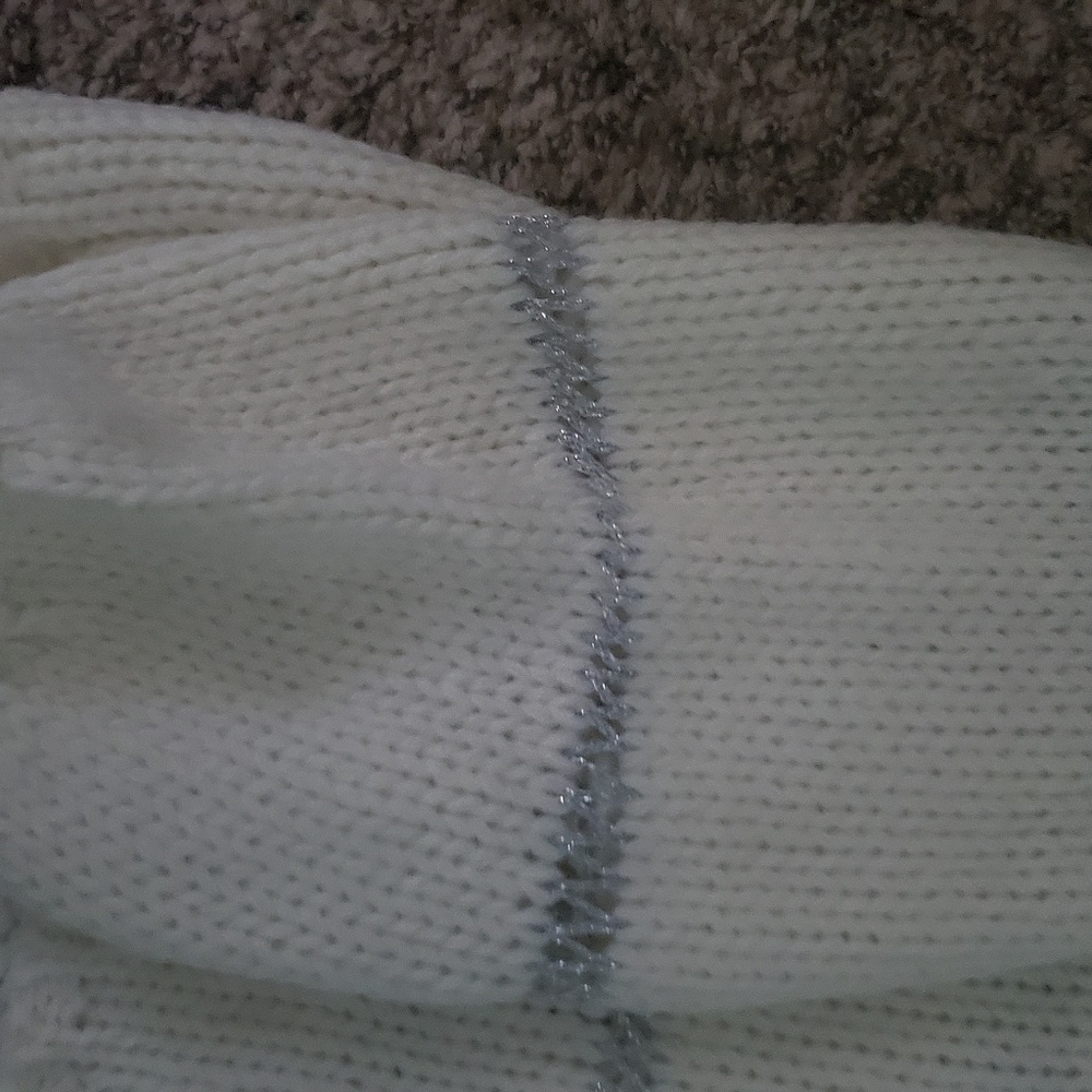 Sweater - Picture 4 of 6